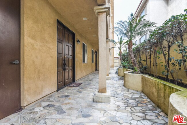 Photo - 345 S Harvard Blvd Unidad 302