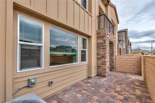 2553 Venetia Pointe St