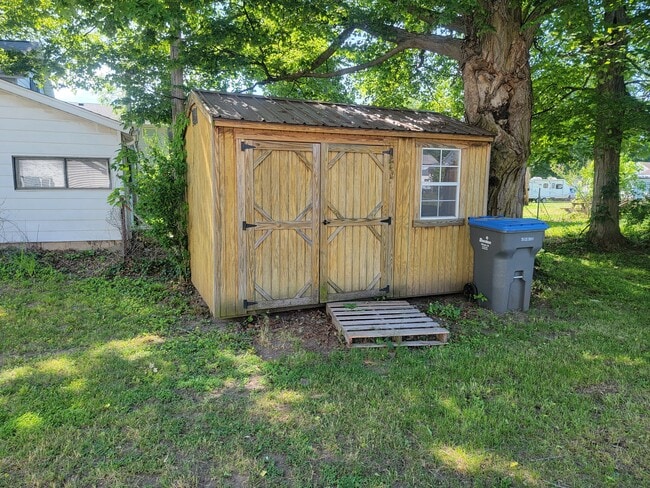 Photo - 237 E Arbor St