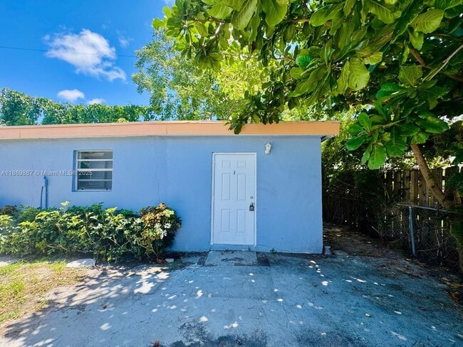 Building Photo - 1060 NW 116th St Unit 2 Rental