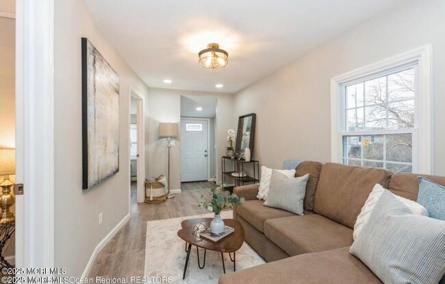 Building Photo - 184 S Park Ave Rental