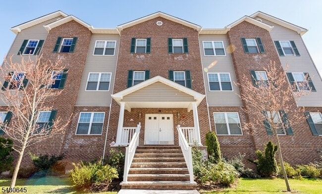 Photo - 92 Willow St