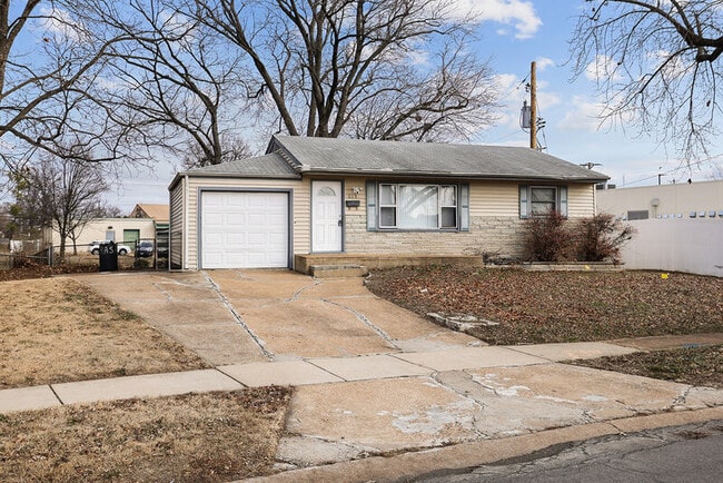 Building Photo - 615 Florland Dr