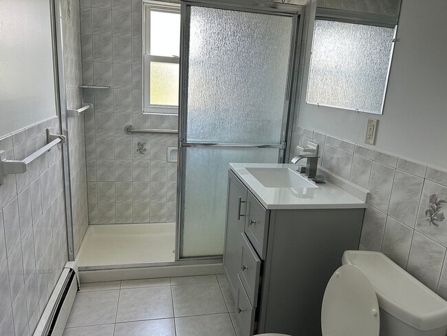 Building Photo - 422 Loring Rd