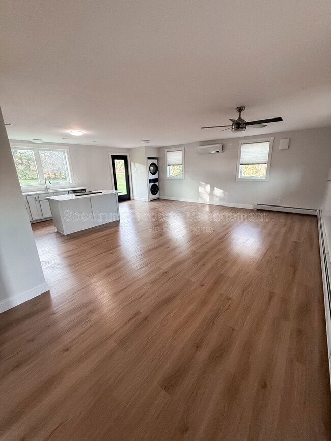 Photo - 959 W River Rd