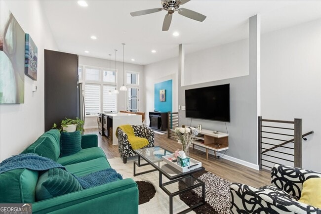 Photo - 444 Latta St NE