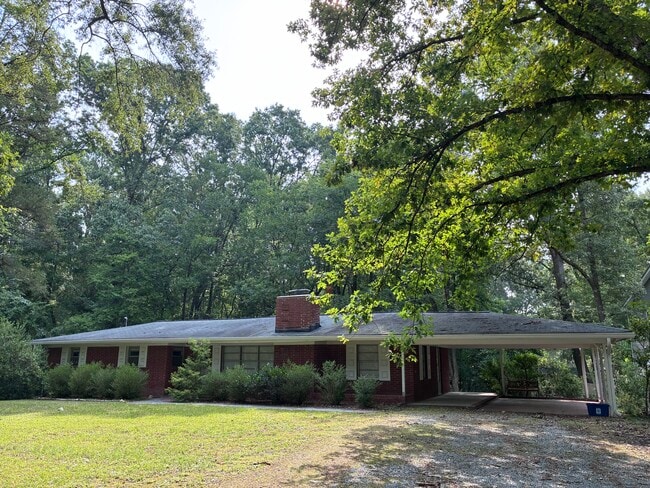 Building Photo - 3649 Pineview Cir