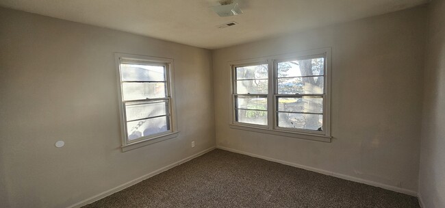 Photo - 1952 N Volutsia