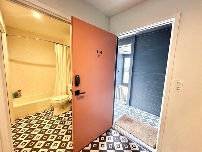 Photo - 201 Academy Dr Unidad 201