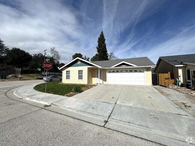 Building Photo - 5805 Teresa St Rental