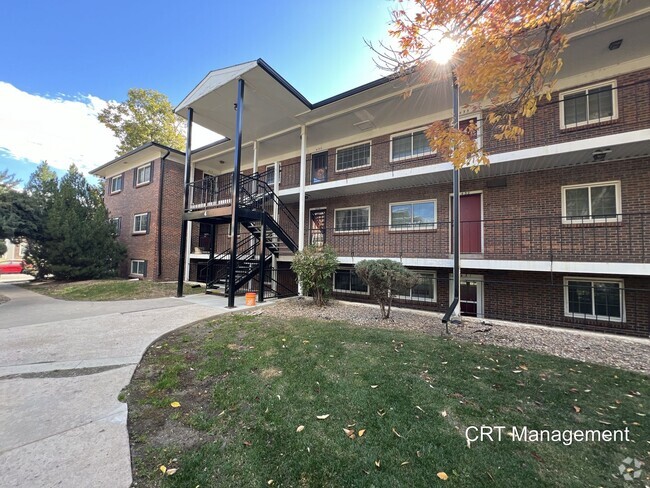 Building Photo - 3 Bedroom 2 Bathroom Condo Near Leetsdale ...