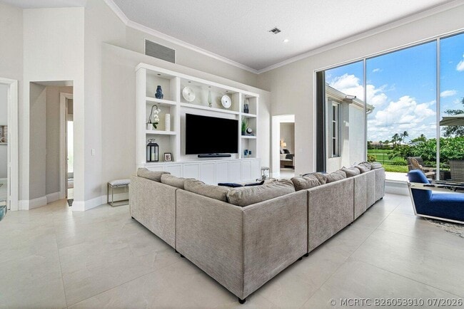 1144 Crystal Dr