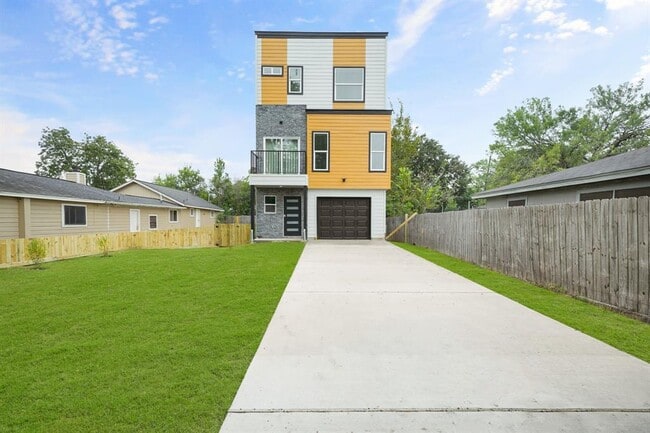 Photo - 1314 Avenue K House