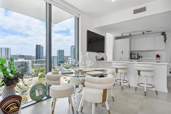 Building Photo - 501 NE 31st St Unit 1508