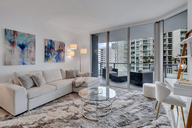 Photo - 1300 Brickell Bay Dr Apartamento Unidad FL10-ID1013557P