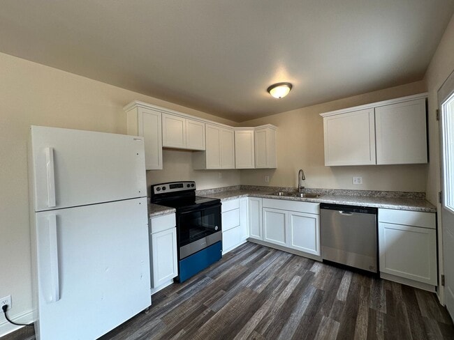 Photo - 4bed Rental June 2026