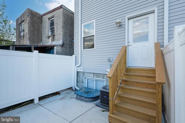 Photo - 2537 N Howard St