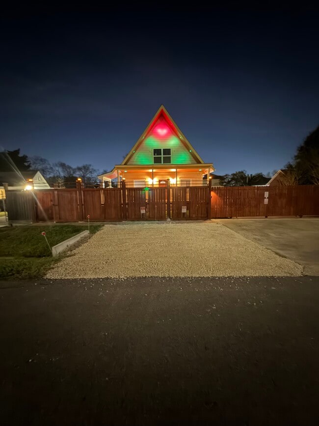 Private Parking space - 6322 Brooklawn Dr Unit McKenzie Suite