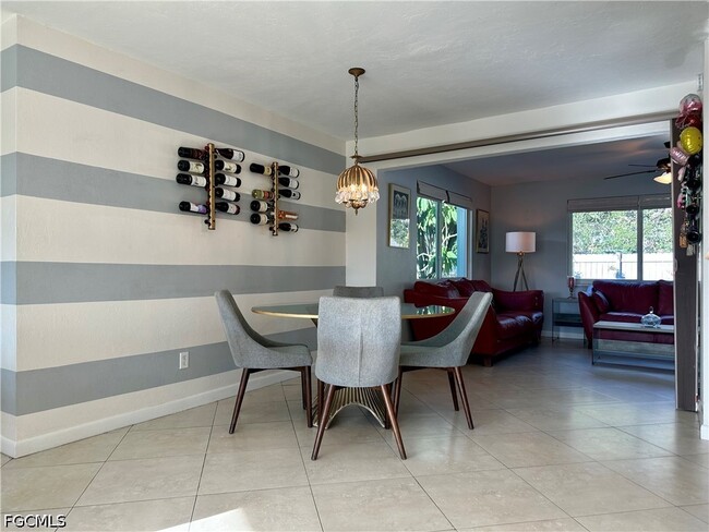 Photo - 1495 Cranville Square