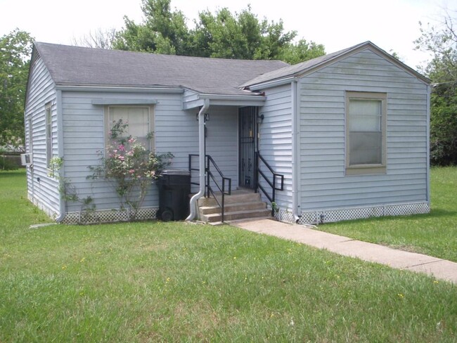 2BR, 1BA Cottage - 4824 Carmen St House