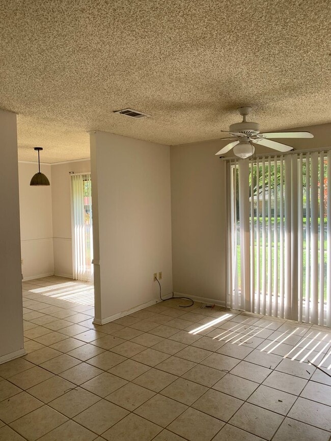 Photo - Great yard for entertaining....