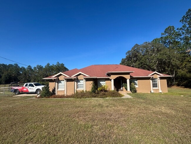 Building Photo - Gorgeous and Beautifully Maintained 3/2 Home on Close to an Acre