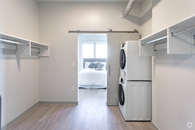 1 BR, 1 BA - 647 SF