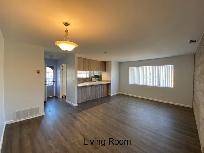 Photo - 1816 Marshallfield Ln Unit #B