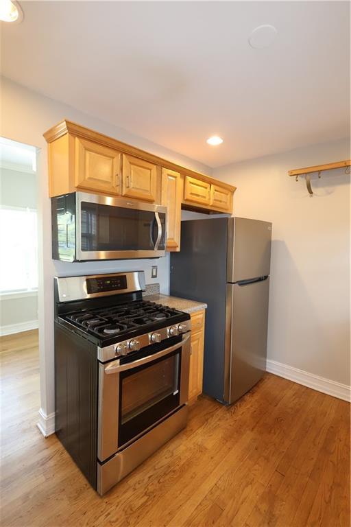Photo - 285 Oxford Pl NE
