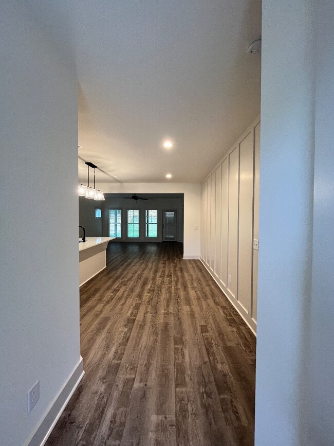 Photo - 872 Village Dr