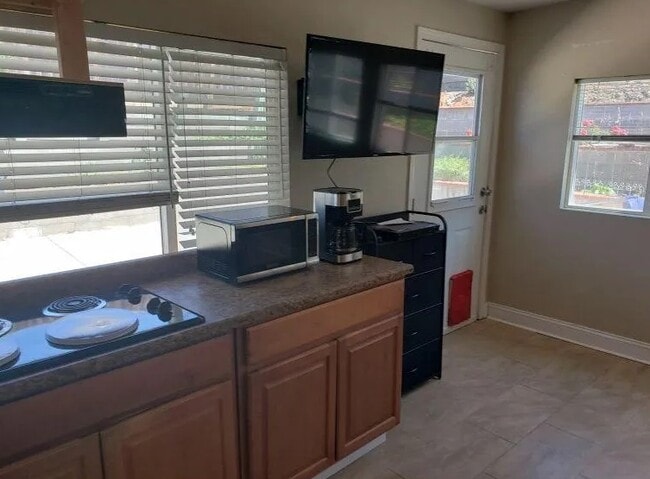 Photo - 4728 Mendoza Ave Unit Studio