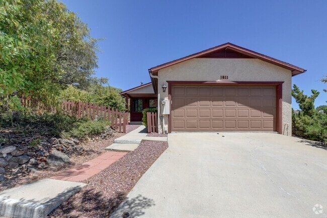 Building Photo - Home in Cliff Rose!