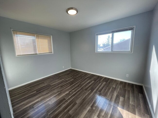 Building Photo - 3421 Elmhurst Dr