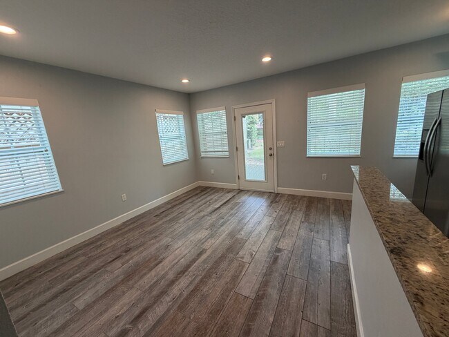 Photo - 522 Holt Ave