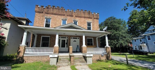 Building Photo - 802 N Division St Rental
