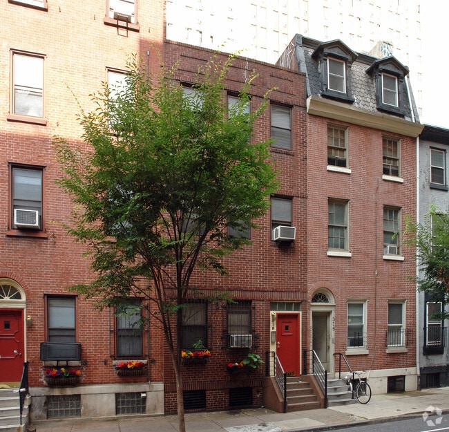 Photo - 318-320 S 15th St