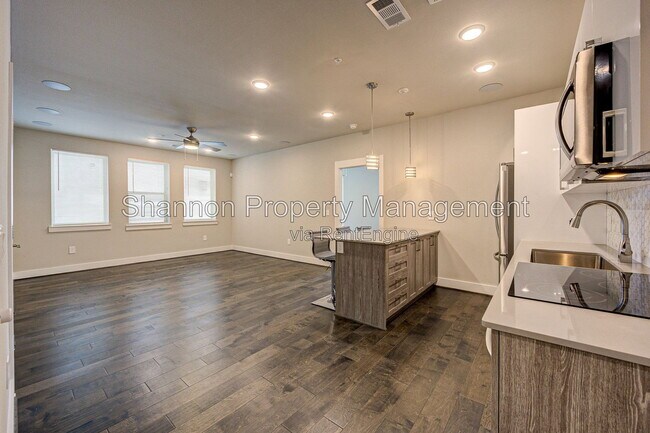 Photo - 4819 Caroline St Unit 104