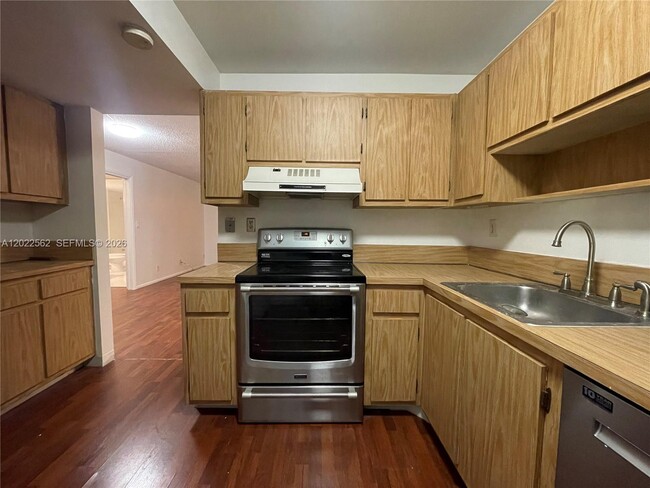 Photo - 303 Gardens Dr Unidad 206