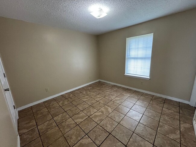 Photo - This 3-bedroom, 1.5-bath home in Russellville, AR