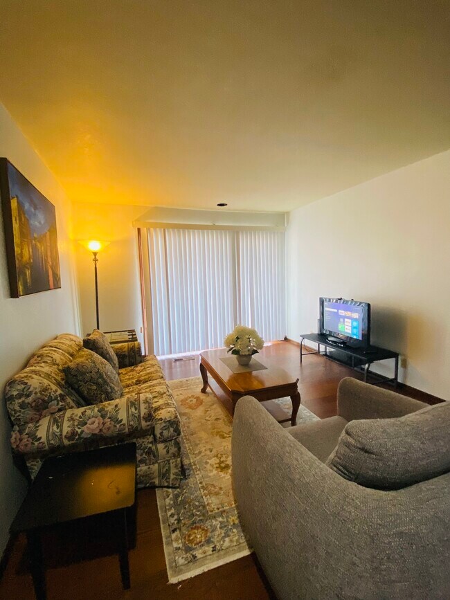 Photo - 412 N Oakwood Rd