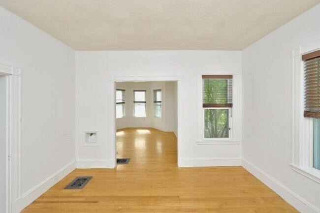 Photo - 22 1/2 Wesley Park Unit 1