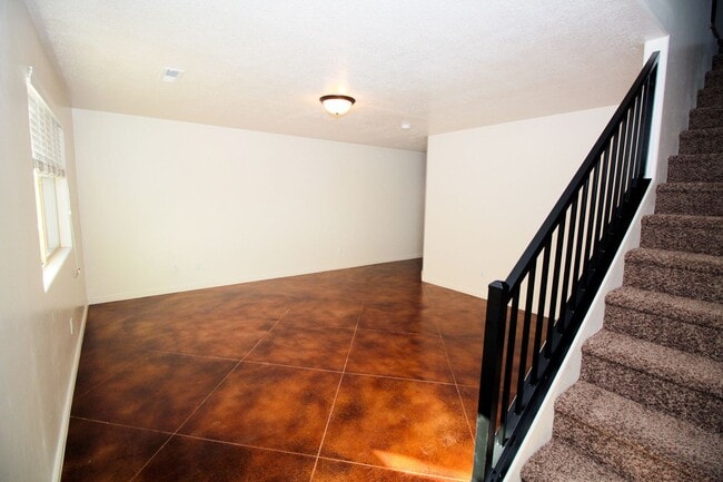 Photo - 3 bed, 2.5 bath town house *Internet Included