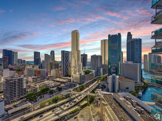 Building Photo - 350 S Miami Ave Unit 2805 Rental