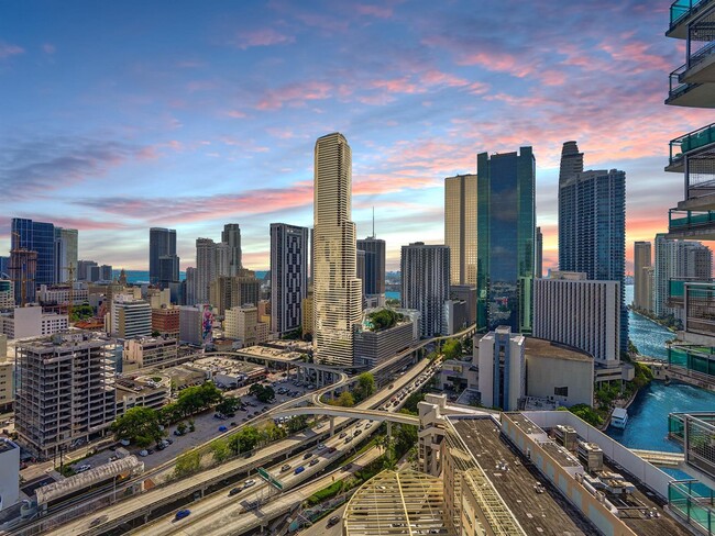 Building Photo - 350 S Miami Ave Unit 2805 Rental
