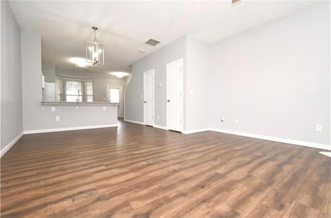 Photo - 233 Buckland Dr