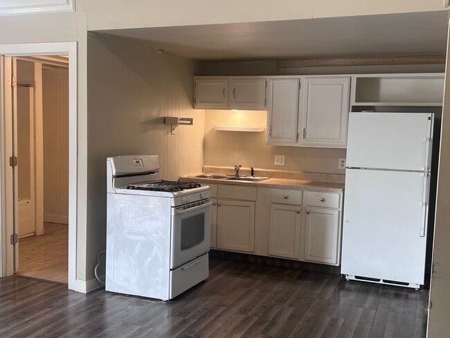 Cocina - 1001 Dubuque St