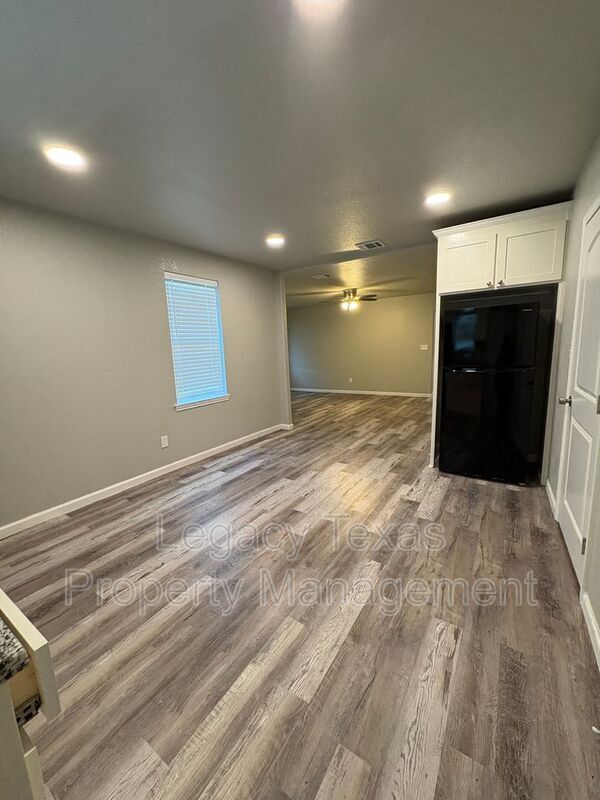 Photo - 101 Lane Ave