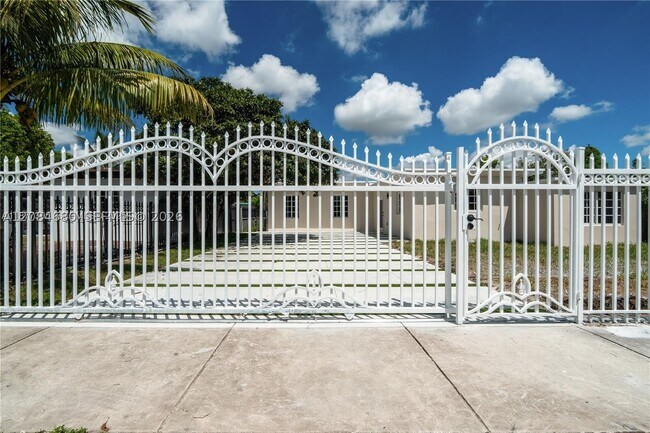 323 NW 104th St