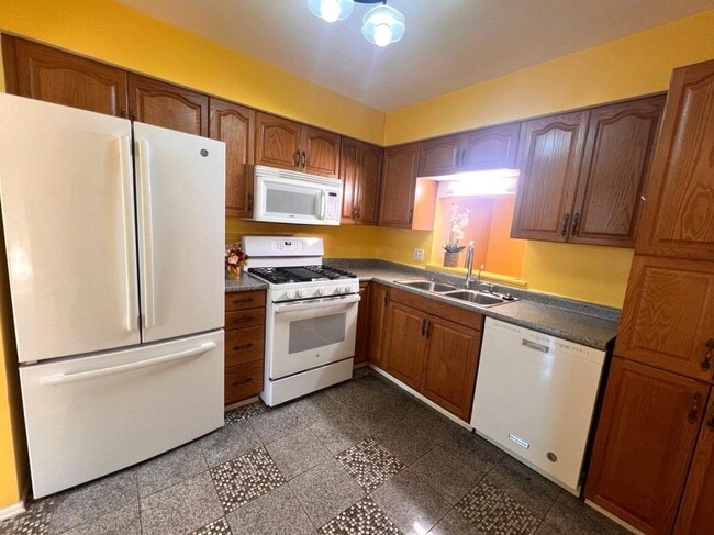 Photo - 823 Gladstone Dr