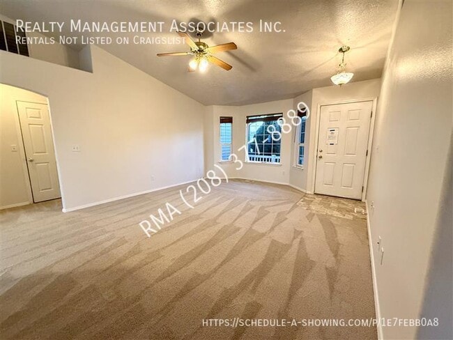 Photo - 822 S Chestnut St